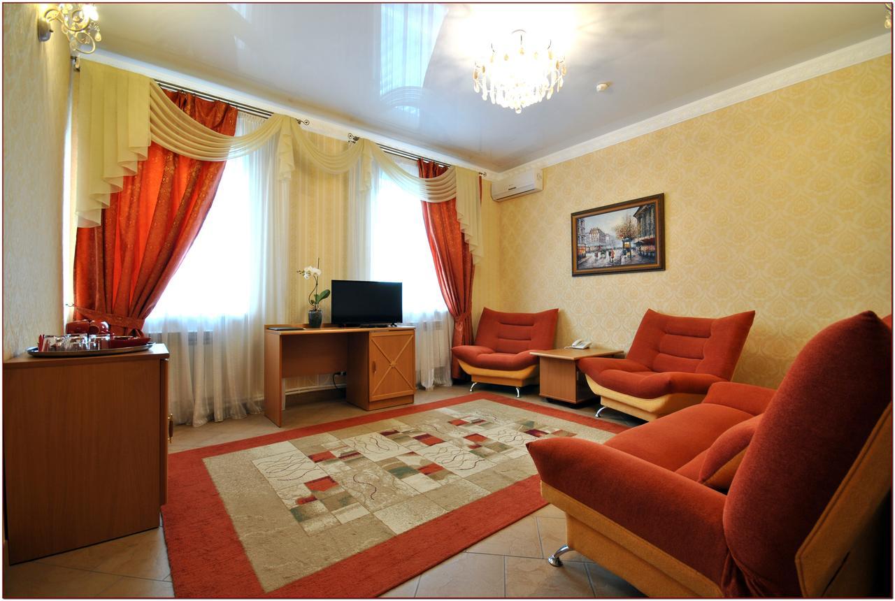 Dvoryanskoye Gnezdo Hotel ซโมเลนส์ ภายนอก รูปภาพ